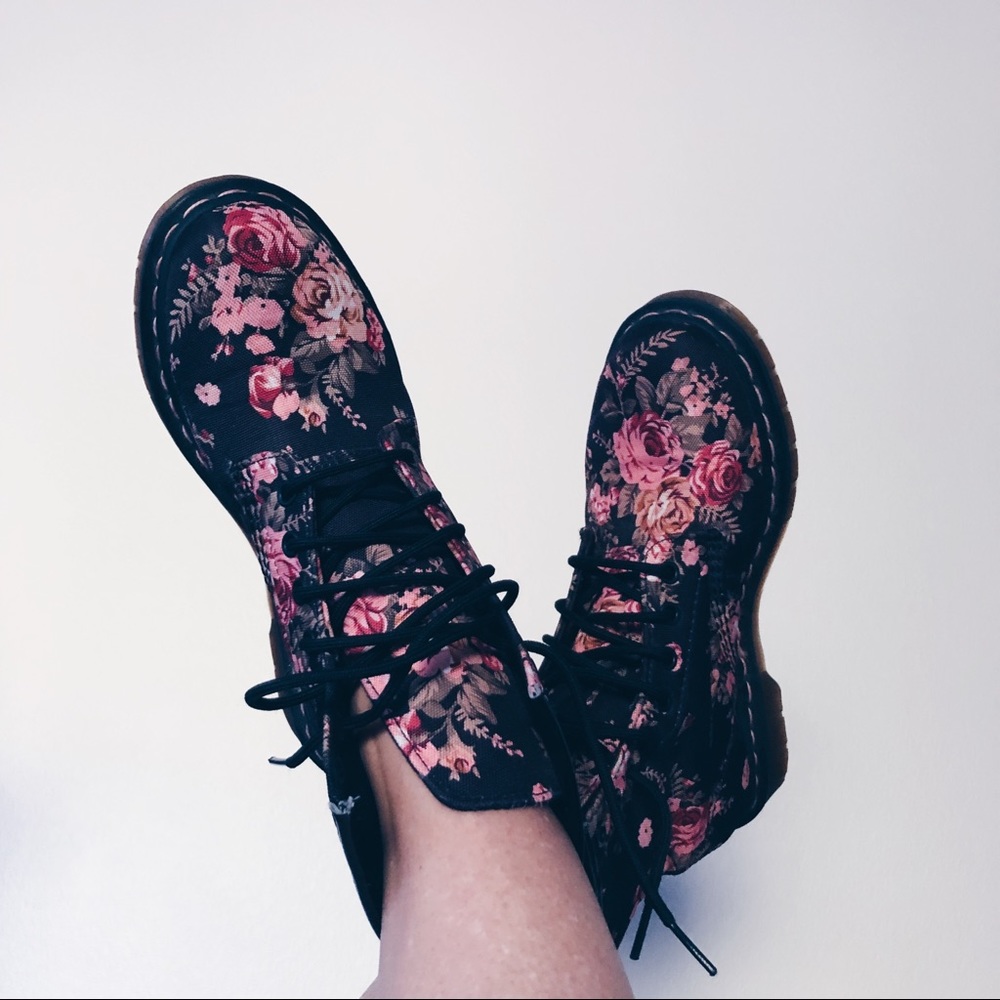 Dr. Martens 1460 Victorian Black Flowers